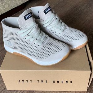 NoBull mid top trainers